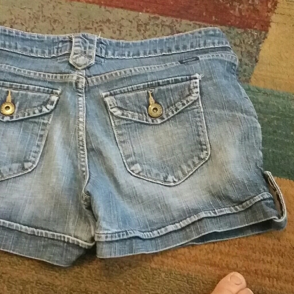 LEVI STRAUS LOW RISE MISSES 8 BLUE JEANSHORTS
